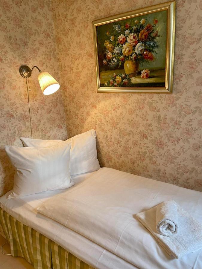 Apertins Hotell Kil Exterior foto